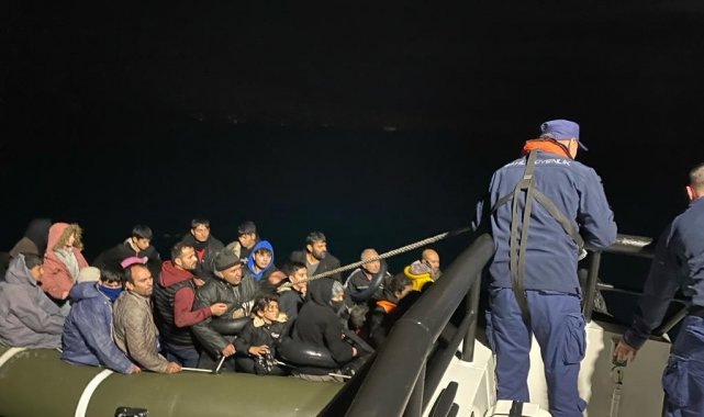 Ayvalık ilçesinde,47 göçmen kurtarılırken, bir başka operasyonda ise 22 göçmen yakalandı