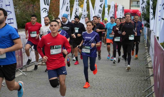 Balıkesir'in Edremit ilçesinde bu yıl 7'incisi düzenlenen "Kar...