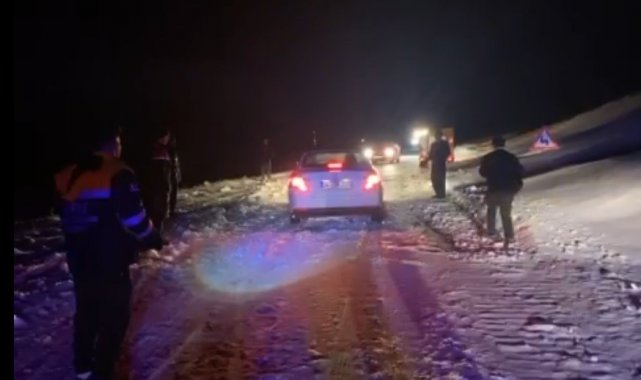 Bayburt-Trabzon arasında kar ve tipi nedeniyle yaylada mahsur kalan Malezya...