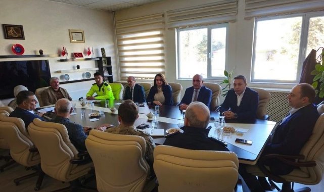 Bitlis'in Tatvan ilçesinde kış mevsimi "Trafik güvenliği tedbirler...