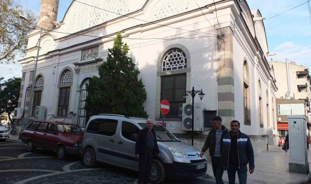 Burhaniye ilçesinde, tarihi Kocacamide halılar hayırseverlerin yardımı