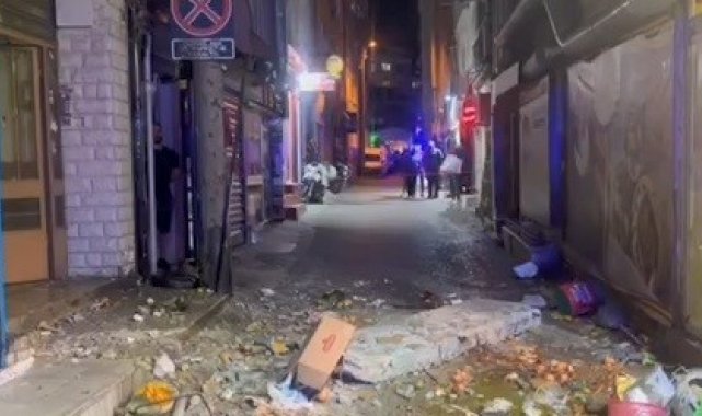 Bursa'da 7 katlı binanın balkonu çöktü. Balkona hava almak için çıkan a...