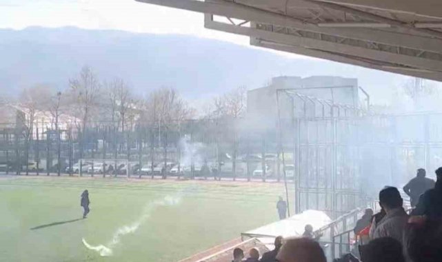 Bursa'da oynanan İnegöl Orhaniye Spor-İznik Spor maçı öncesi bir grup t...