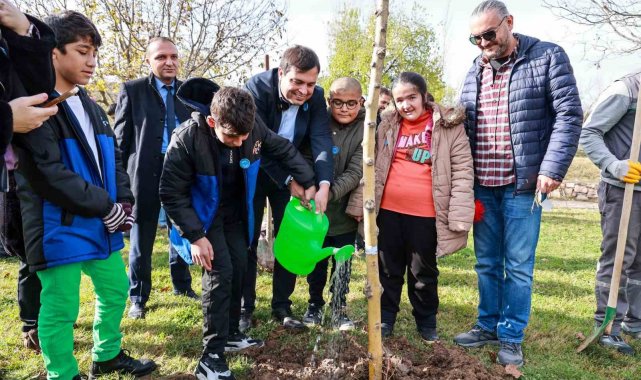 Cumhuriyetin 100. yılı dolayısıyla "Her Mahalleye En Az 100 Fidan"...