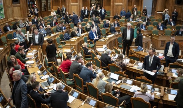 Danimarka parlamentosunda yapılan oylamayla Kur'an-ı Kerim ve diğer kut...