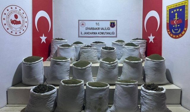 Diyarbakır'ın Lice ilçesinde düzenlenen uyuşturucu operasyonunda 1 ton ...