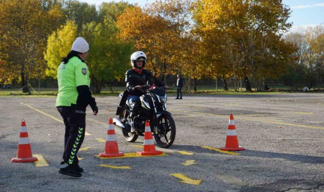 Edirne İl Emniyet Müdürlüğü'nün alanında uzman deneyimli polisleri, ken...