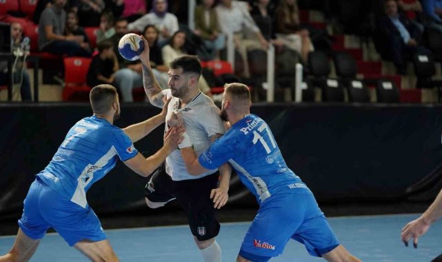 EHF Erkekler Avrupa Kupası 3. Turu'nda mücadele eden Beşiktaş Safi Çime...