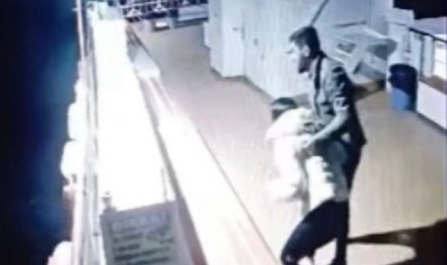 Elazığ-Pertek arasında Keban baraj gölünde sefer halinde olan feribotta bul...