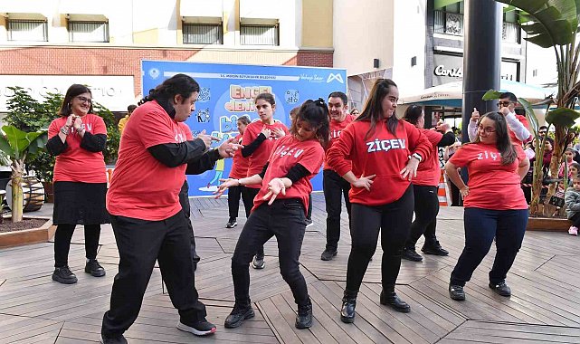 Engelsiz Yaşam Merkezi öğrencileri Mersinlileri kendilerine hayran bıraktı
