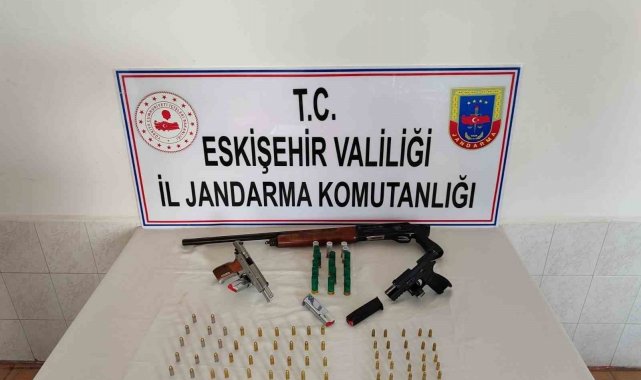 Eskişehir'de jandarma ekiplerince gerçekleştirilen operasyon sonucu, ka...