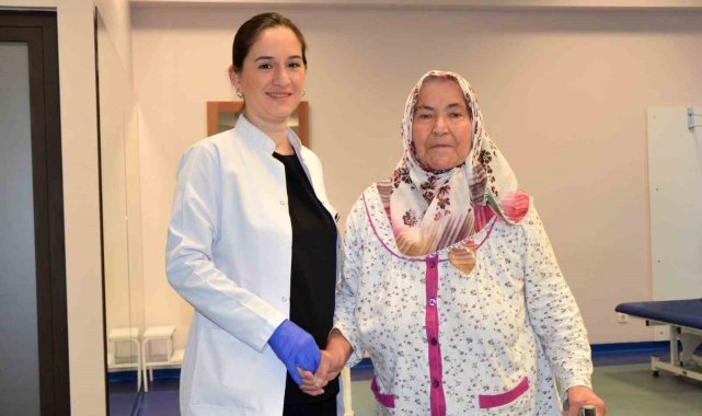 Felç sonrası yürüyemeyen kadın Medikar Hastanesinde sağlığına kavuştu