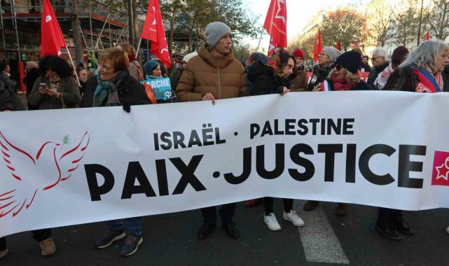 Fransa'nın başkenti Paris'te binlerce kişinin katıldığı Filistin