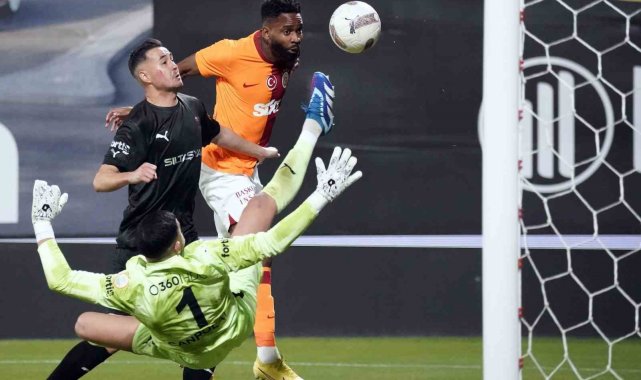 Galatasaray'ın Demokratik Kongolu futbolcusu Cedric Bakambu, Pendikspor...