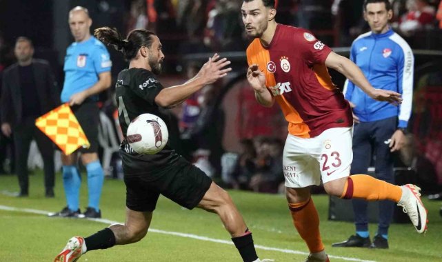 Galatasaray'ın milli futbolcusu Kaan Ayhan, Pendikspor maçında sakatlan...