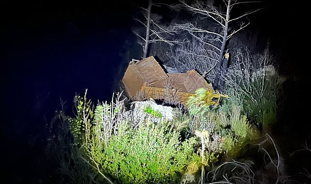 Hafriyat kamyonu 30 metrelik uçurumdan yuvarlandı: 1 kişi yaralı