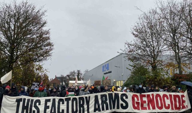 İngiltere ve İskoçya'da Filistin destekçilerinden F-35 parçaları üreten firmaların önünde protesto