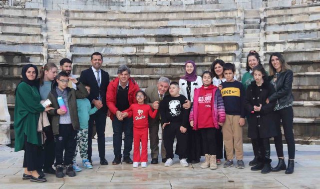 İzmir'de özel gereksinimli öğrenciler 'Metropolis'te Zaman Yolc...