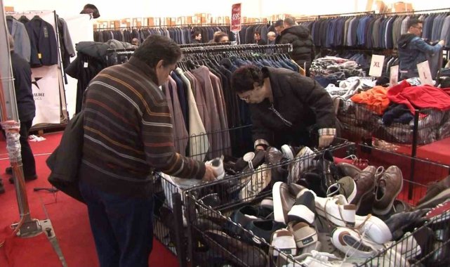 Kadıköy sahilde kurulan markalar çadırında esnaf açılışa özel indirim yapın...