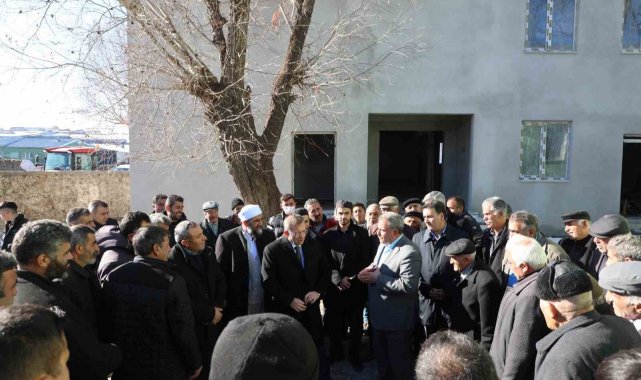 Kars Valisi ve Belediye Başkan Vekili Ziya Polat'ın köylerde vatandaşla...