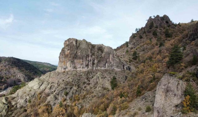Kastamonu'nun İhsangazi ilçesinde sonbaharda farklı renk tonlarına bürü...