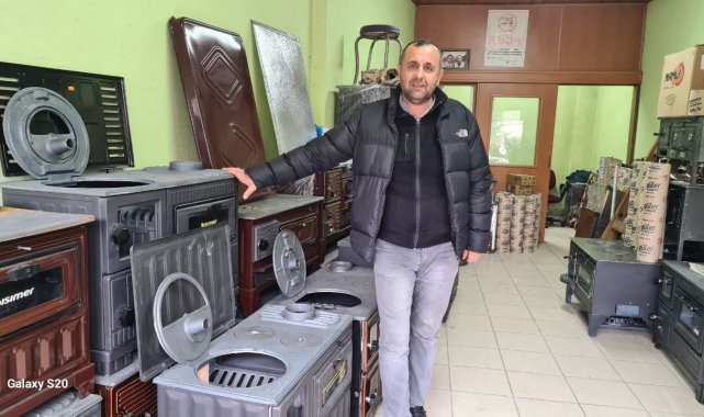 Kış mevsiminin yaklaşması ile Zonguldak'ın Alaplı'da soba satıcılar...