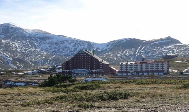 Kış turizminin gözde mekanlarından Uludağ'da geçen hafta etkili olan ka...