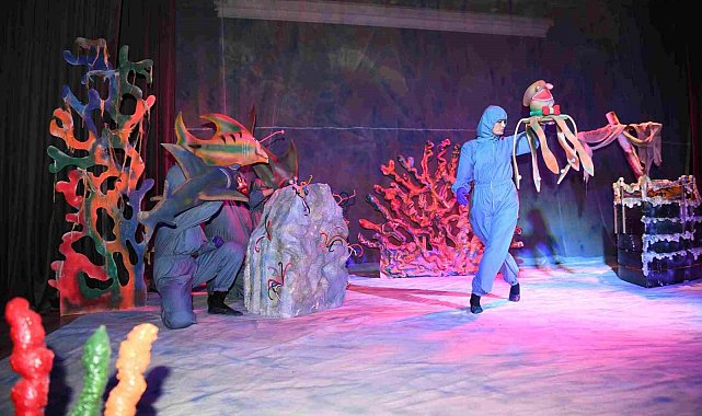 Konyaaltı'nda çocuklar "Hamsi Balığı ve Sihirli Çiçek"i çok sevdi