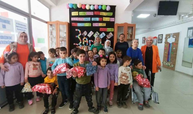 Kütahya'nın Hisarcık ilçesi Atatürk İlkokulu 1. Sınıf öğrencileri 3 Ara...