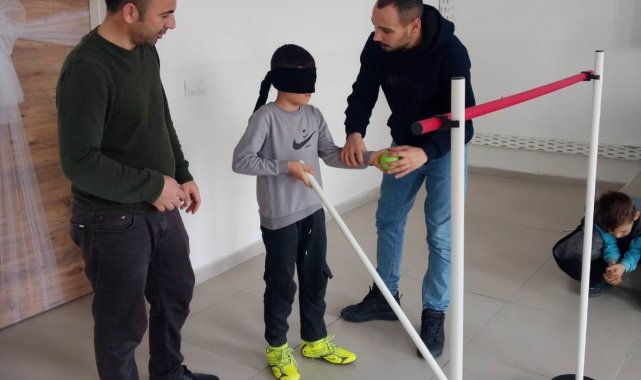 Kütahya'nın Hisarcık ilçesi Hisarcık Atatürk İlkokulunda 3 Aralık Dünya...