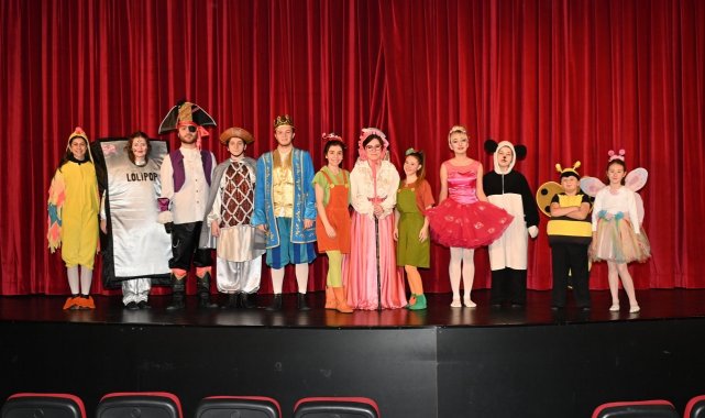 Manisa Büyükşehir Belediyesi Şehir Tiyatrosu tarafından sahnelenen 'Oyu...