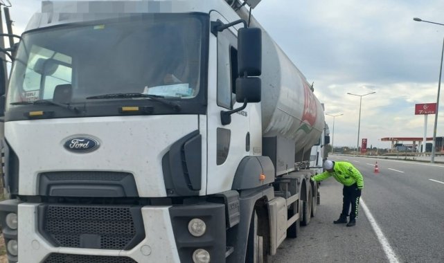 Manisa İl Emniyet Müdürlüğüne bağlı trafik ekiplerince yapılan zorunlu kış ...