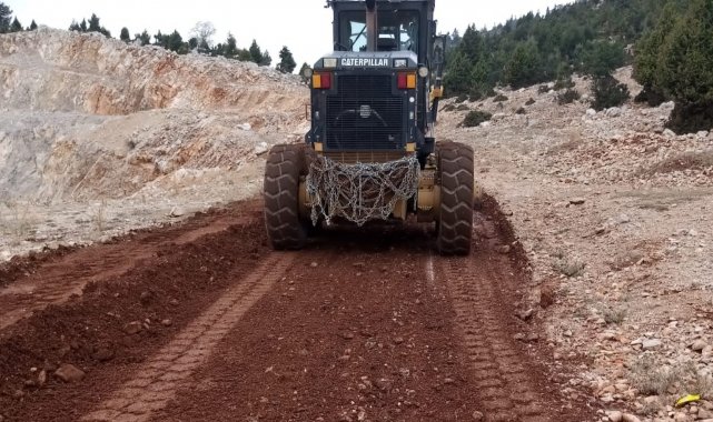Mersin'in merkez ilçe Toroslar Belediyesi, üst yapı çalışmalarını eş zamanlı olarak sürdürüyor