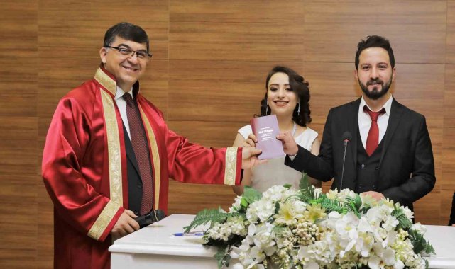 Mutlu bir birlikteliğin ilk adımı için Şehitkamil Nikah Salonu'nu terci...