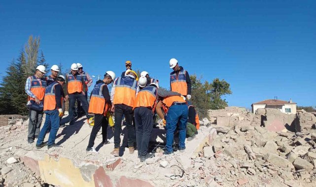 Niğde Ömer Halisdemir Üniversitesi'nde görevli güvenlik görevlilerine N...