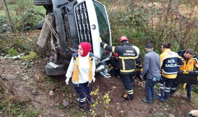 Ordu'nun Fatsa ilçesinde kamyonetin şarampole devrilmesi sonucu meydana...