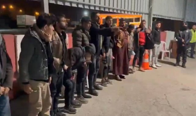 Osmaniye'de polis ekiplerince durdurulan ticari araçta, Suriye uyruklu ...