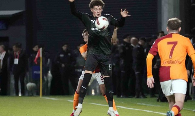 Pendiksporlu futbolcular, Galatasaray ile oynadıkları müsabakada Filistin