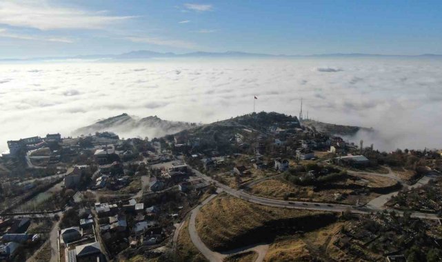 Sabah saatlerinde etkili olan ve yer yer görüş mesafesini 3 metreye kadar i...