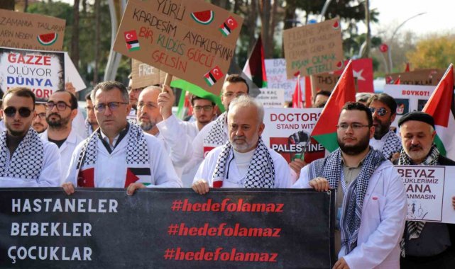 Sakarya'nın Adapazarı ilçesinde hekimler, gerçekleştirdikleri 'sess...