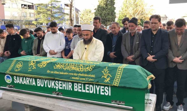 Sakarya'nın Akyazı ilçesinde komşusunun bahçesinde çalıştığı sırada hay...