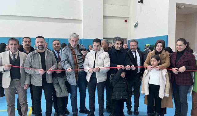 Sarıkamış'ta öğrenciler tarafından hazırlanan resimler sergilendi.
Kar...