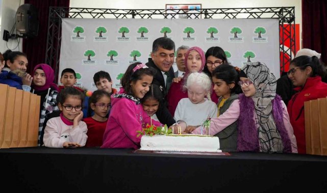 Şehitkamil Belediye Başkanı Rıdvan Fadıloğlu, görme engelli öğrencilerin do...