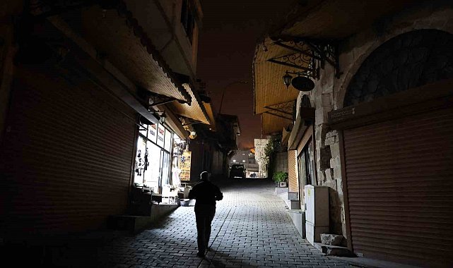 Şehrin batısı ışıl ışıl, doğusunda karanlık hakim