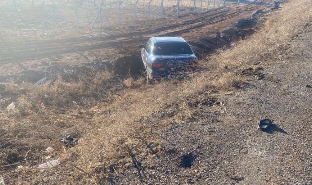 Sivas'ta otomobilin şarampole uçtuğu kazada, 5 kişi yaralandı.
Edinile...