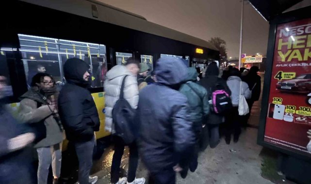 T5 Eminönü-Alibeyköy tramvay hattında teknik bir arıza nedeniyle seferler a...