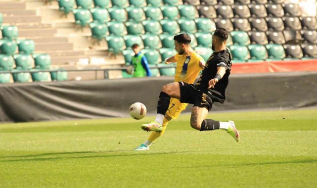 TFF 2. Lig Kırmızı Grup 16. hafta karşılaşmasında Belediye Derincespor, kon...