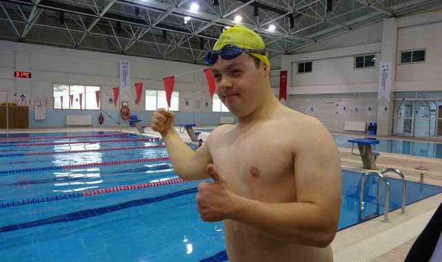 Tokat'ta yaşayan 16 yaşındaki Mustafa Nurullah Sürem Down sendromlu olm...