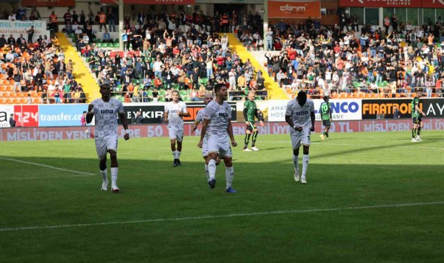 Trendyol Süper Lig'in 14. haftasında Corendon Alanyaspor, sahasında kar...