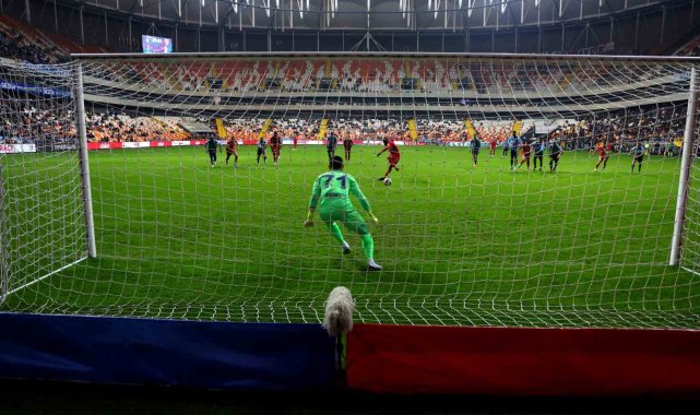 Trendyol Süper Lig'in 14. haftasında Y. Adana Demirspor, evinde Samsuns...